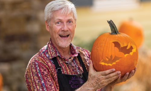 Barry Brown, pumpkin carver, Silver Dollar City