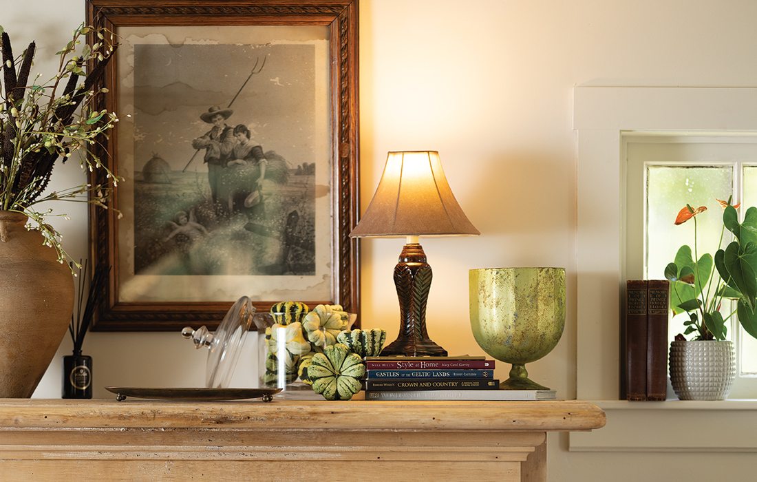 Interior decor of Higgins' cottage.