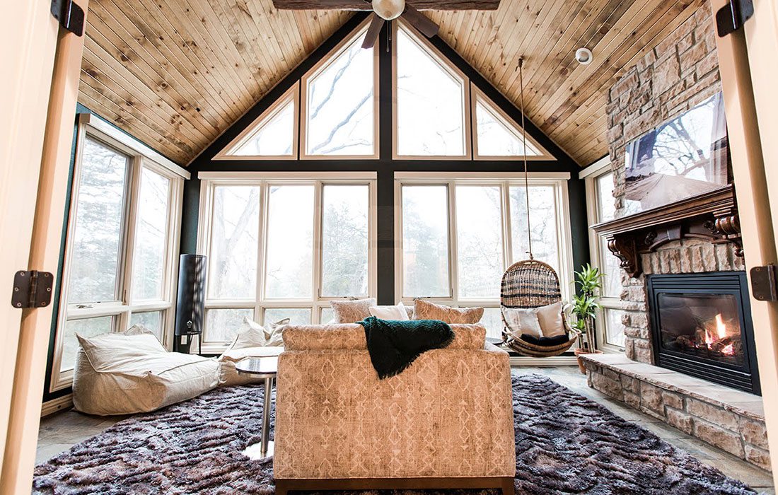 Cozy Cobin with Large Windows