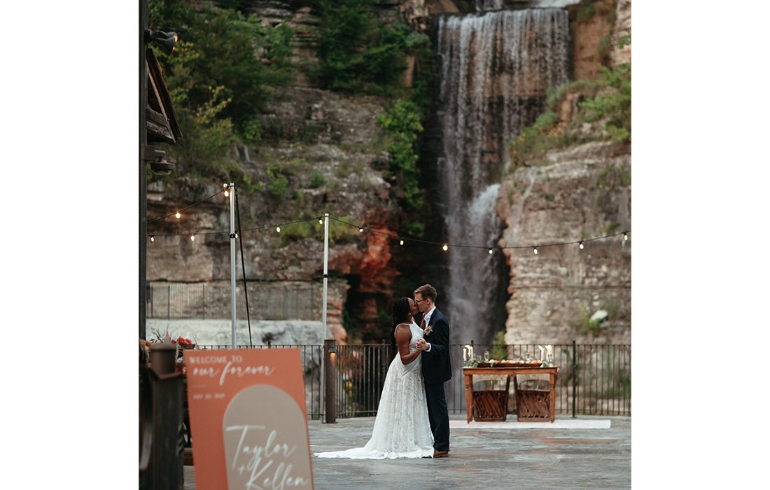 Outdoor wedding at Dogwood Canyon.