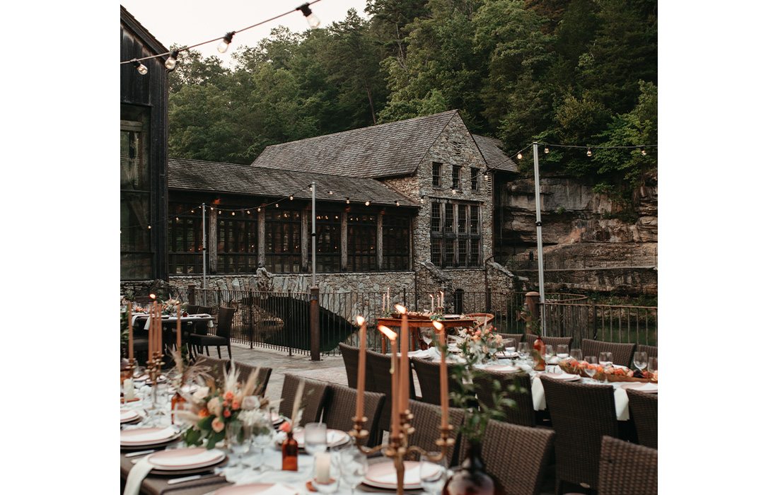 Table setting for wedding at Dogwood Canyon.