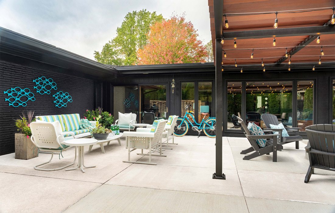 Outdoor patio space in Design Awards 2022 winner proptety