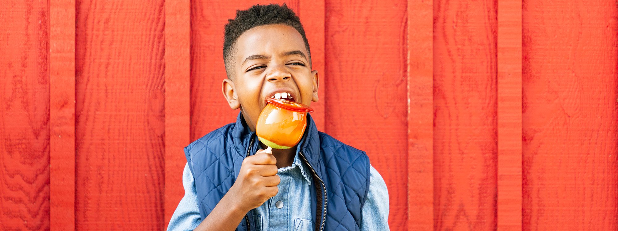 Eli Roberts eating candy apple