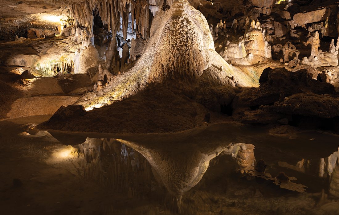 Rock formations in Fantastic Caverns in Springfield MO