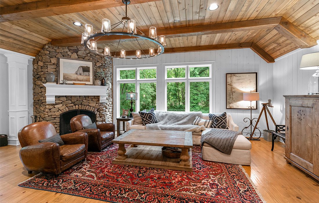 Living room in Ferguson Home, Jones Spring MO