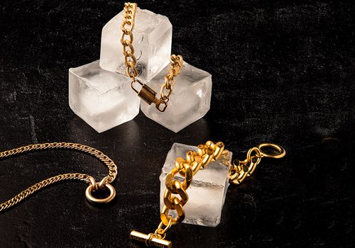 How To Wear Chain Detailing