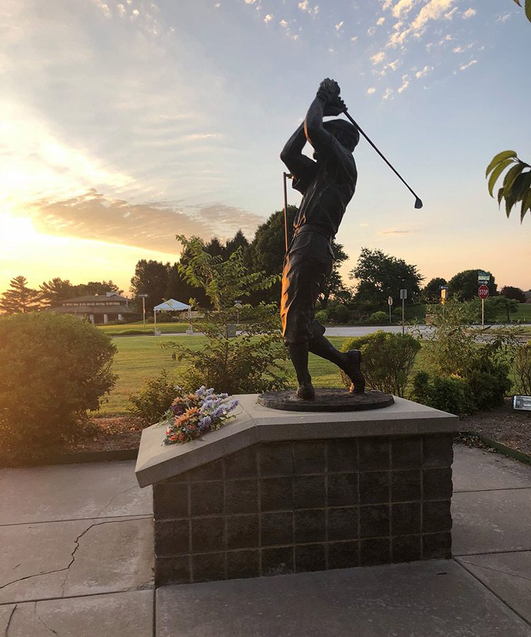 Statue of Payne Stewart at the Missouri Sports Hall of Fame