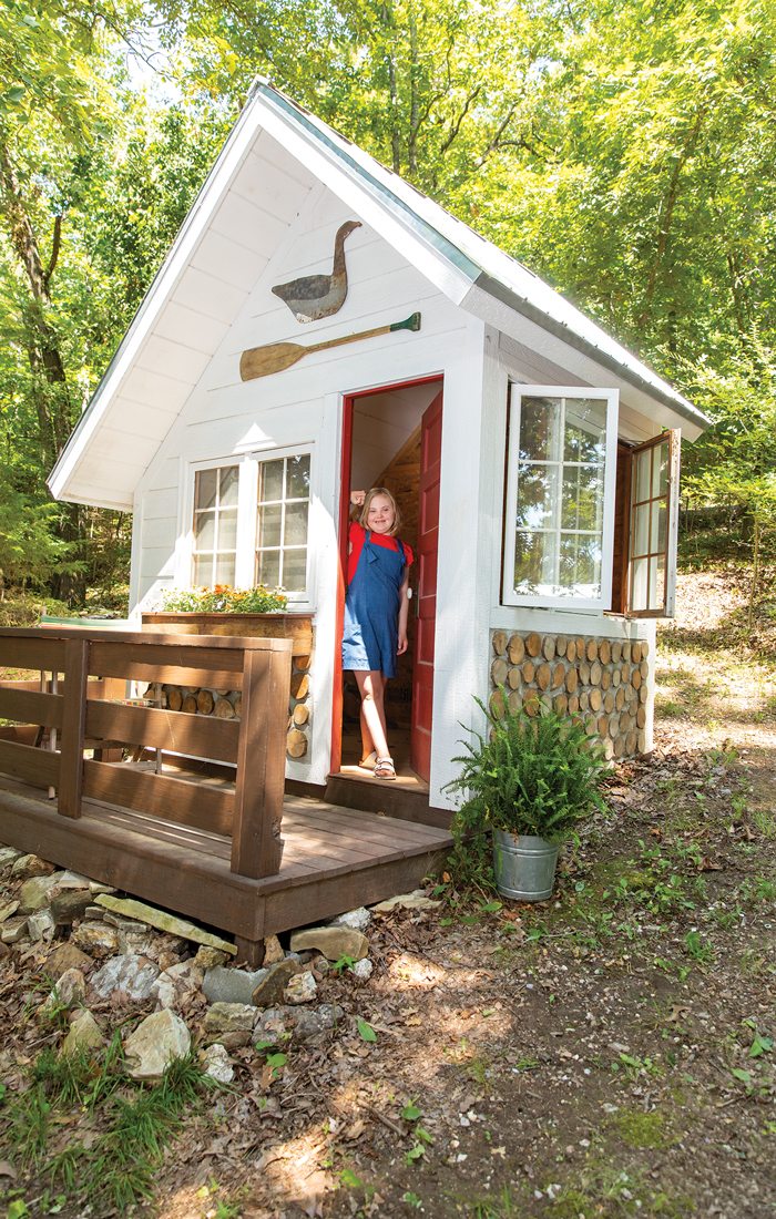 Outdoor area around lakeside cabin AirBnB in southwest Missouri