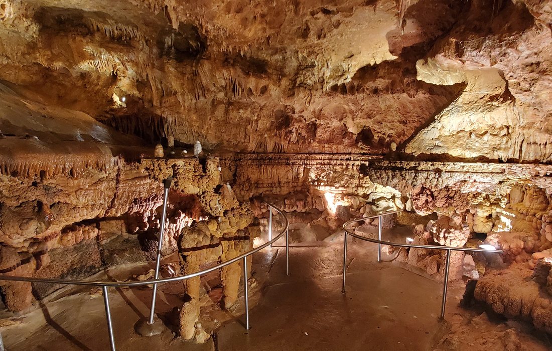 Interior photo of Meramec Cave in southwest MO