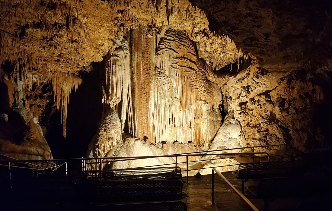 Rock formations in Meramec Cave, Missouri