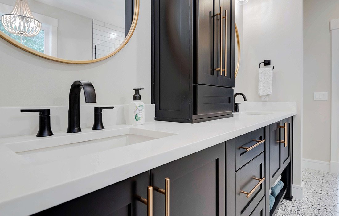 Modern farmhouse master bathroom design with traditional elements by Eck Group Building in southwest Missouri