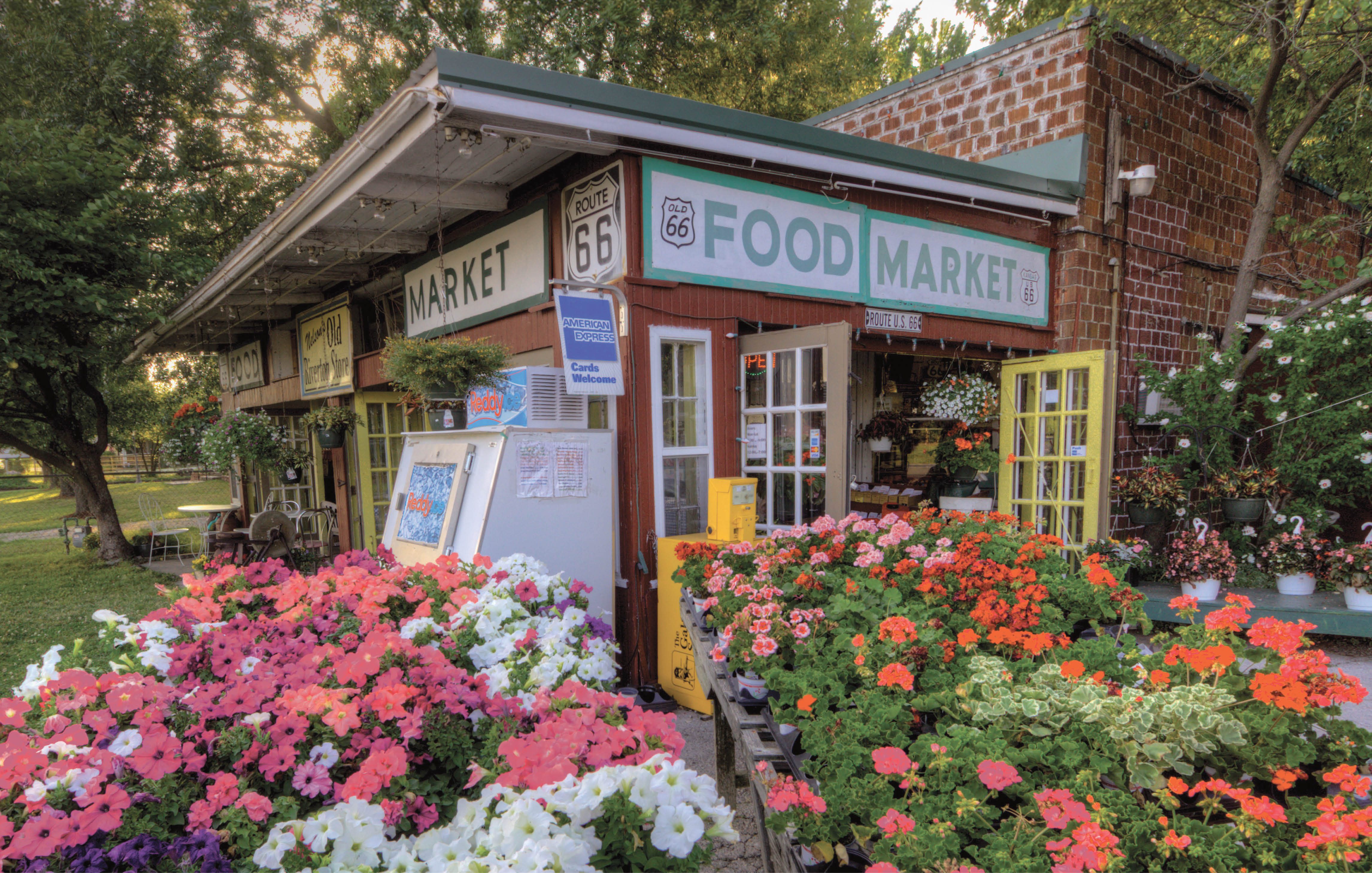 Old Riverton Store
