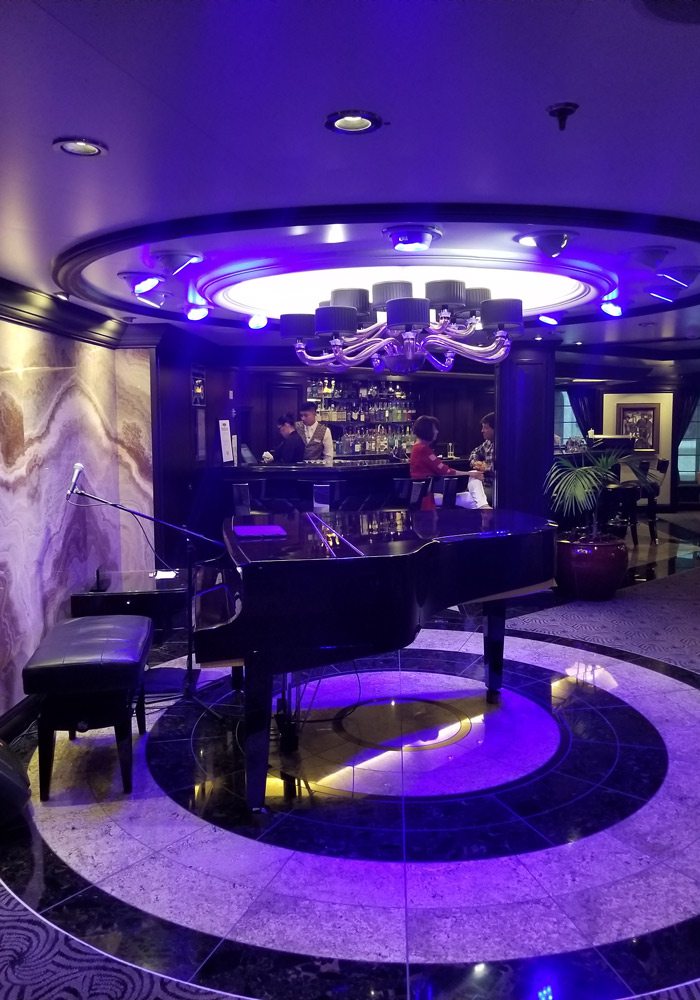 The piano lounge aboard the Marina