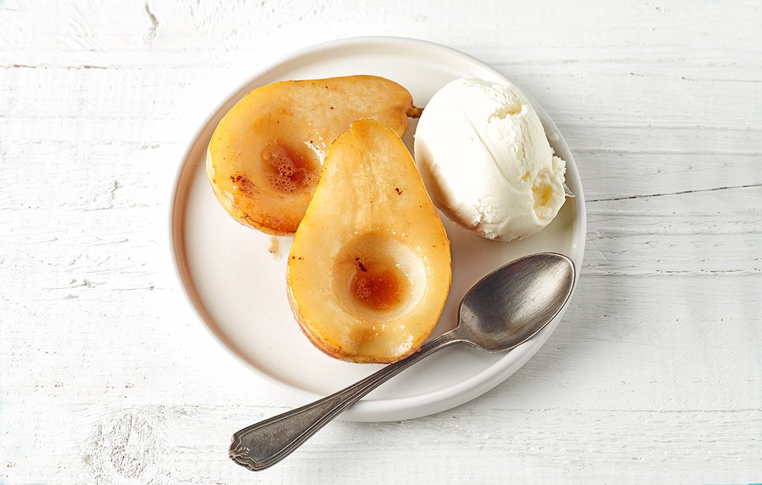 Poached pears with ice cream