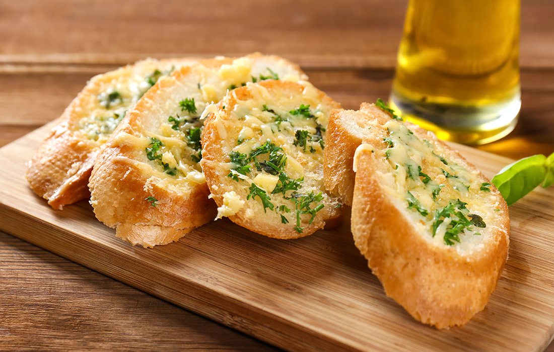 Toasted garlic cheesy bread