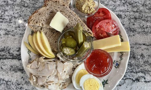 Food from Pasture Plate, Ozarks Farm Stop in Springfield, MO.
