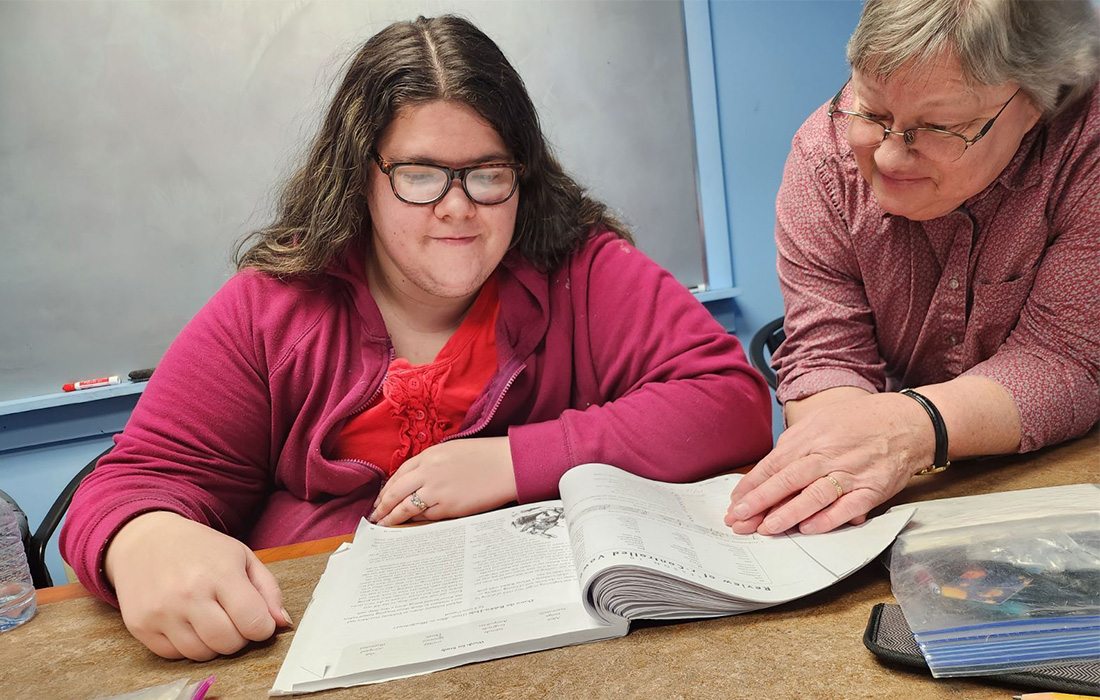 Betsy Dougherty tutoring students.