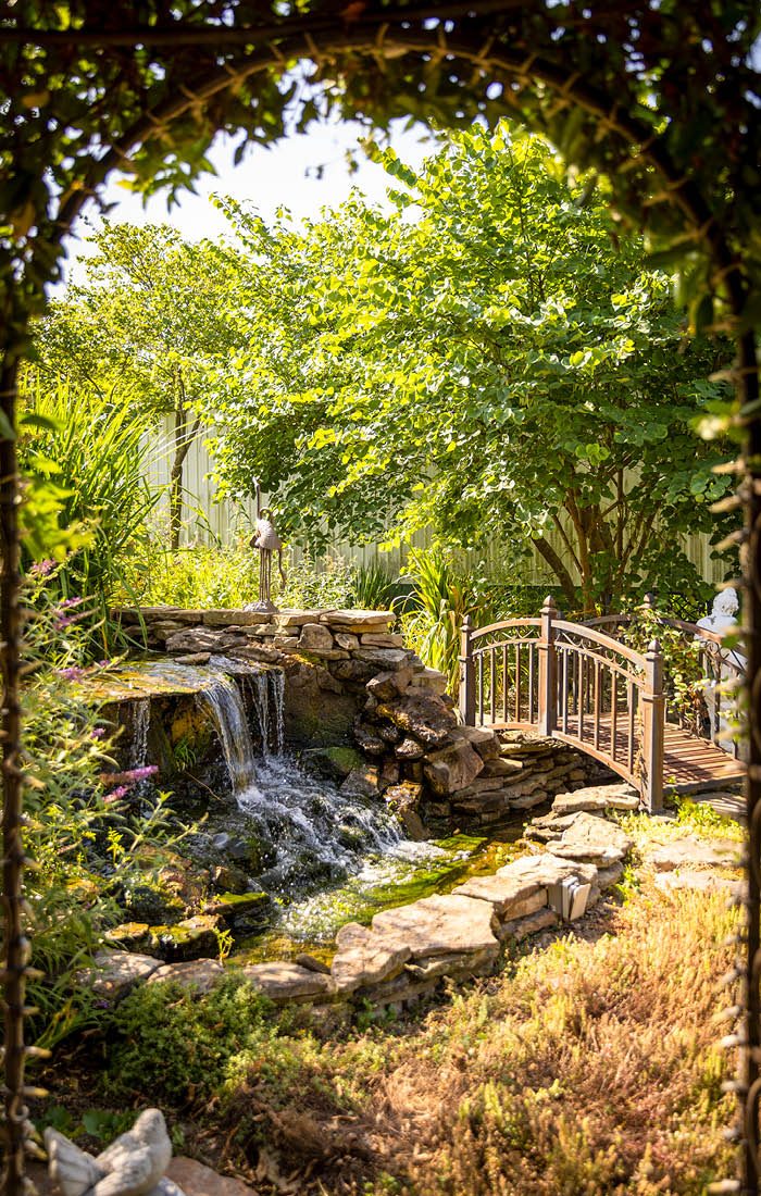 Garden in southwest Missouri with a Victorian theme