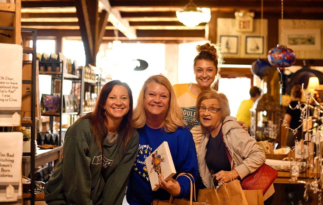 Friends shopping in Benton County.