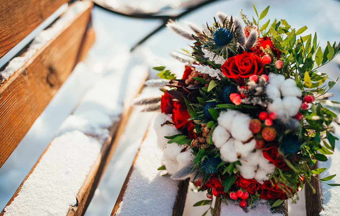 How To Use Seasonal Flowers At Your Wedding