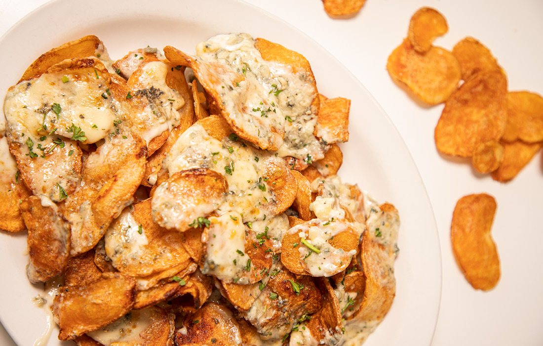 Chips with blue cheese
