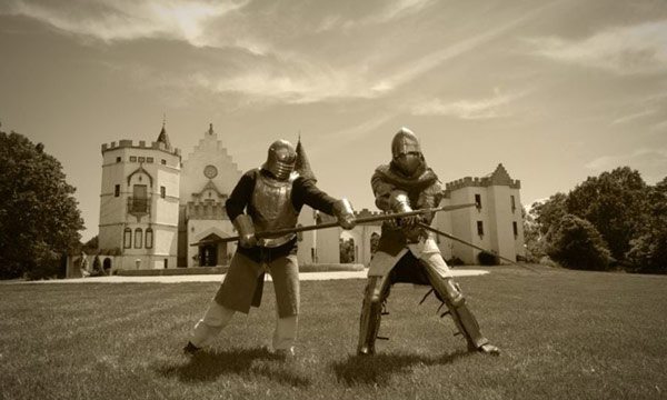Knights in front of castle