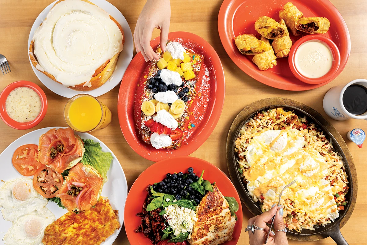 Paul's Breakfast House in Branson: '80s Theme, Giant Cinnamon Rolls